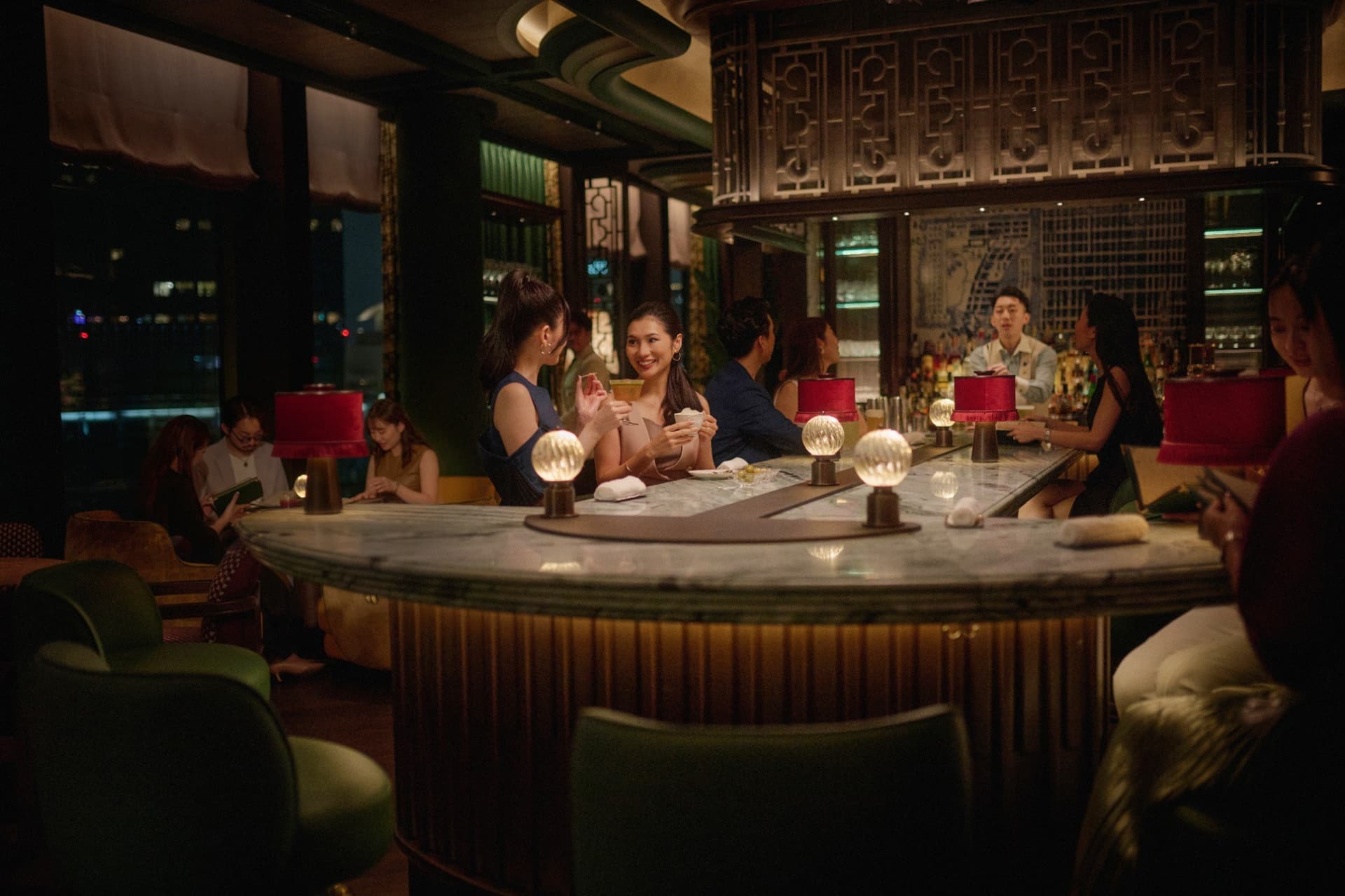 カウンター席(8席)